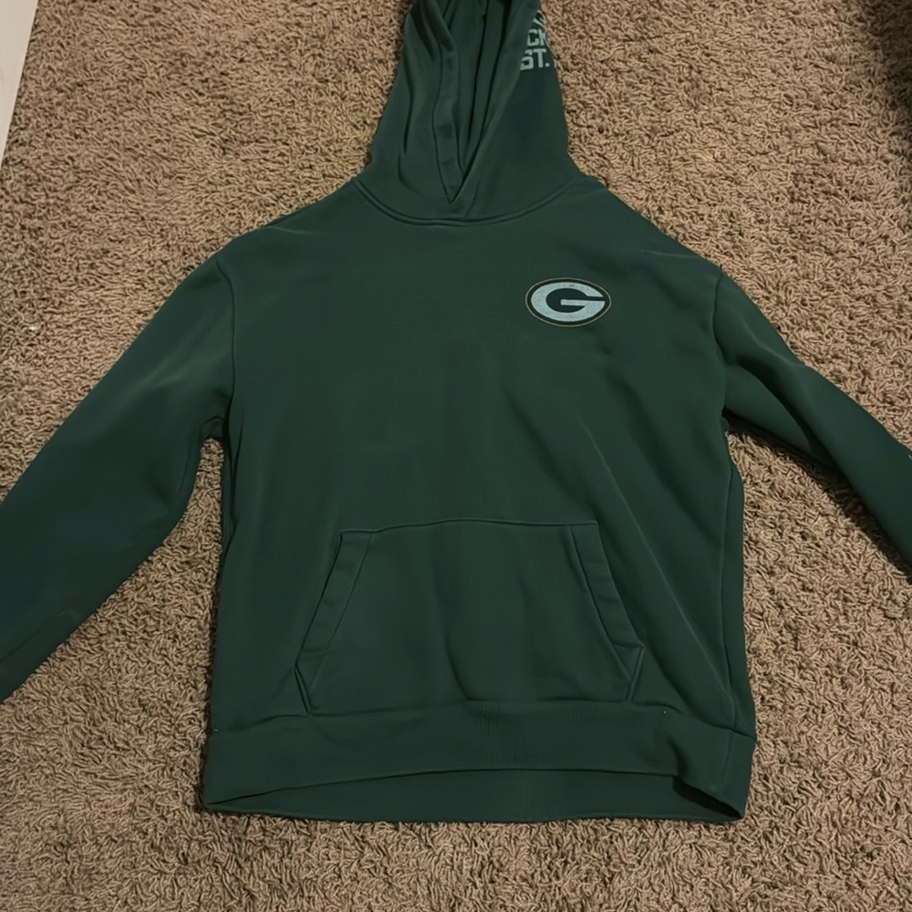 Men’s packers sweatshirt. Size medium
